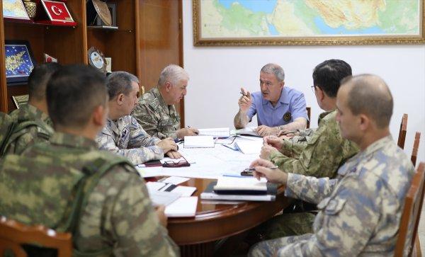 Komuta kademesi Kıbrıs'taki birlikleri denetledi