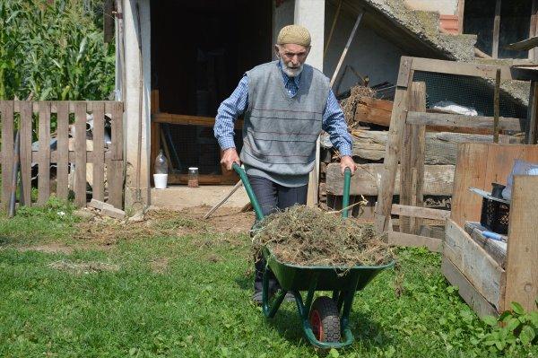 104 yaşındaki Mustafa Dede'den gençlik sırları