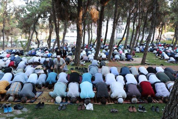 Deprem olan Denizli'de Kurban Bayramı sabahı