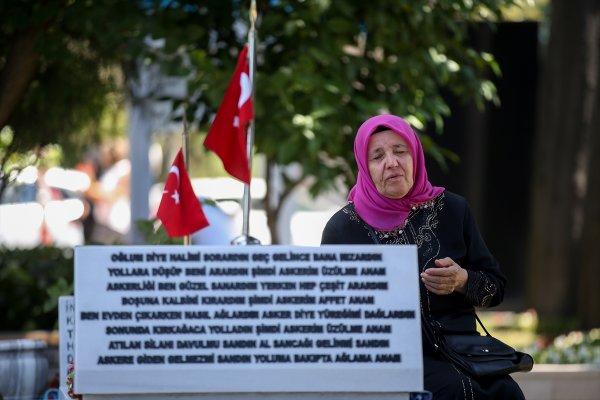 Şehit aileleri bayramda şehitlikleri ziyaret etti