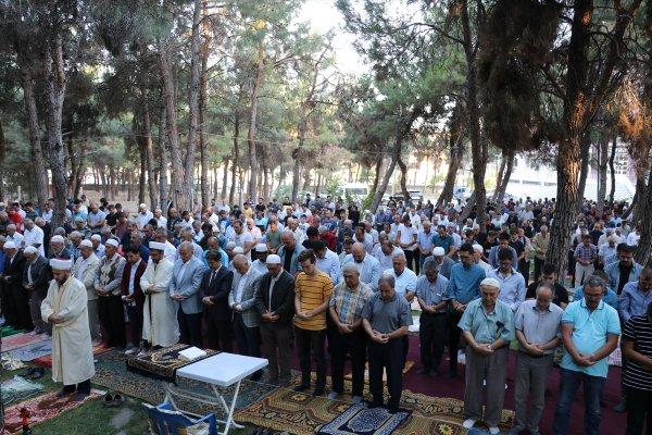 Deprem olan Denizli'de Kurban Bayramı sabahı