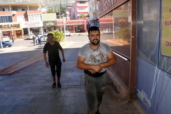 Acemi kasaplar yine kendilerini kesti