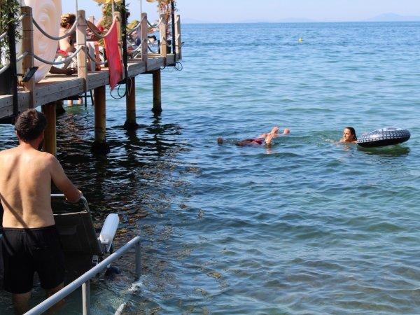 Yalova'da engelli kadın yıllar sonra yüzdü