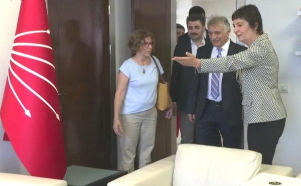 Siyasi partiler arasında bayramlaşma trafiği