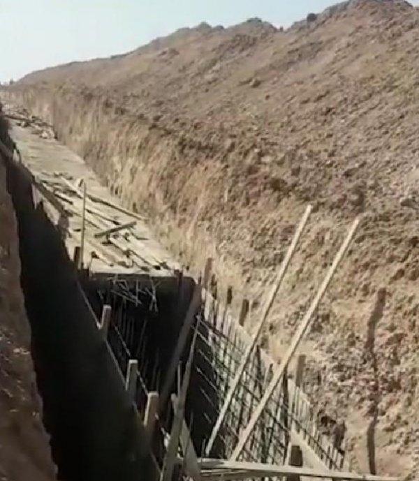 YPG'li teröristler siper kazmaya başladı