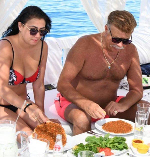 Nuri Alço sevgilisiyle Bodrum tatilinde