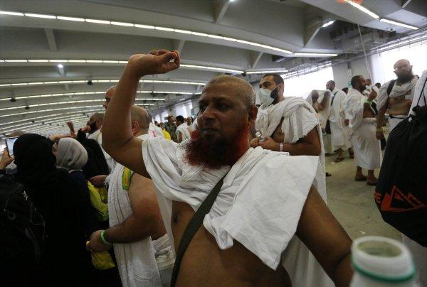 Hacılar şeytan taşladı