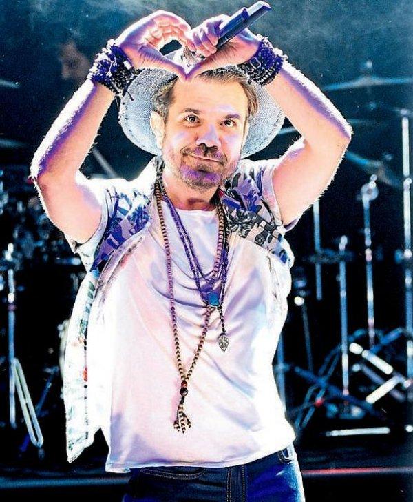 Kayınvalidesi Kenan Doğulu'yu izlemeye gitti