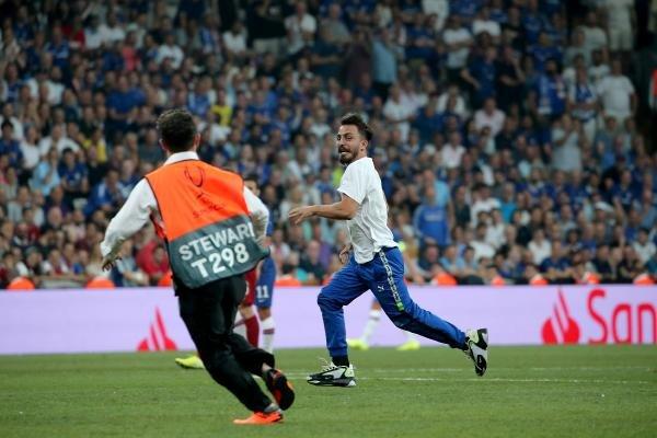 İstanbul'daki maçta sahaya atlayan YouTuber serbest kaldı