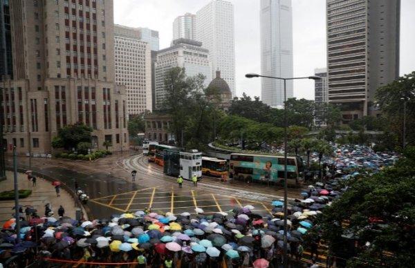 Hong Kong protestolarına öğretmenler de katıldı