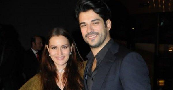 Burak Özçivit'ten eşine destek