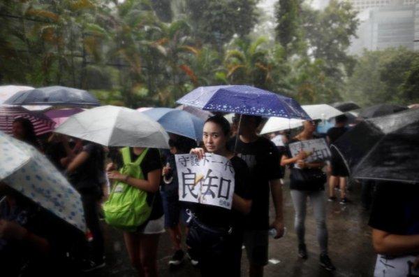 Hong Kong protestolarına öğretmenler de katıldı