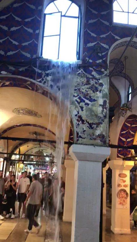 İstanbul'da sağanak sonrası yollar çöktü