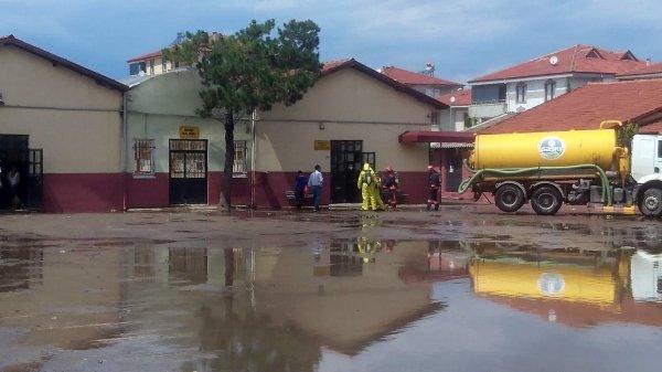 Sakarya'da su basan okulda zehirli gaz açığa çıktı