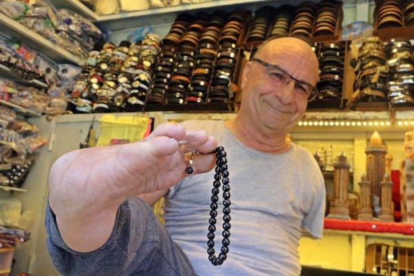 Ayaklarını el gibi kullanıyor