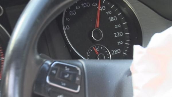 Kaza yapan aracın ibresi 130 kilometrede takılı kaldı