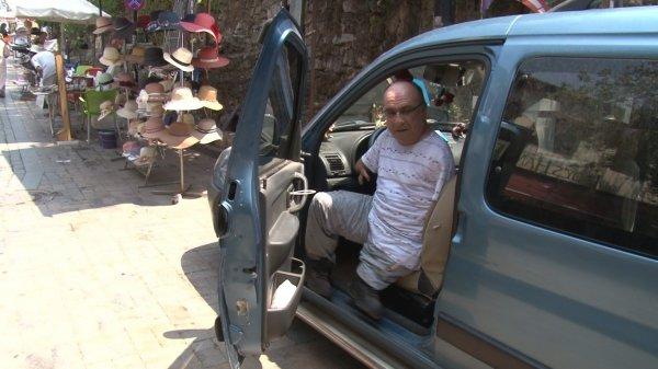 Ayaklarını el gibi kullanıyor