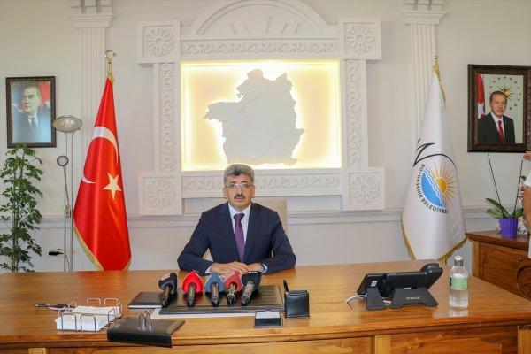 Van'a atanan kayyum makamına Erdoğan'ın fotoğrafını astı