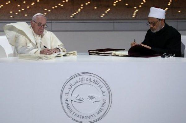 Katoliklerle Araplar arasındaki ilişki büyüyor