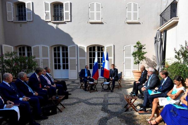 Fransa'da Macron ile Putin görüşmesi