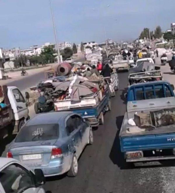 İdlib'de kuşatma, sivillerin kaçışına neden oluyor