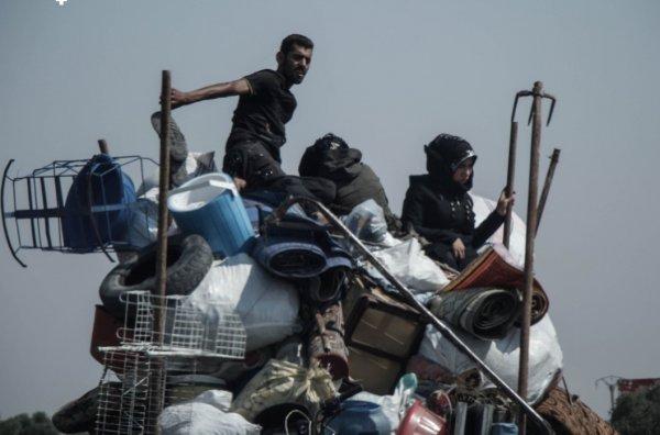 İdlib'de kuşatma, sivillerin kaçışına neden oluyor