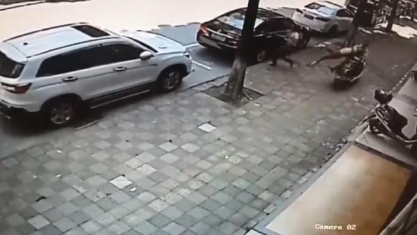 Boşanmak istemeyen Çinli eş dehşet saçtı