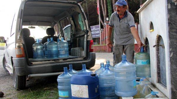 Sokak hayvanları için 11 yıldır su taşıyor