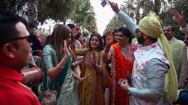 Hint düğünlerinden 50 milyon dolar geldi