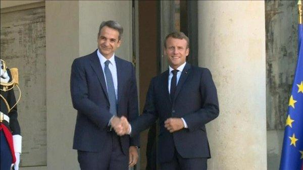 Macron'dan Türkiye'ye karşı Yunan'a destek