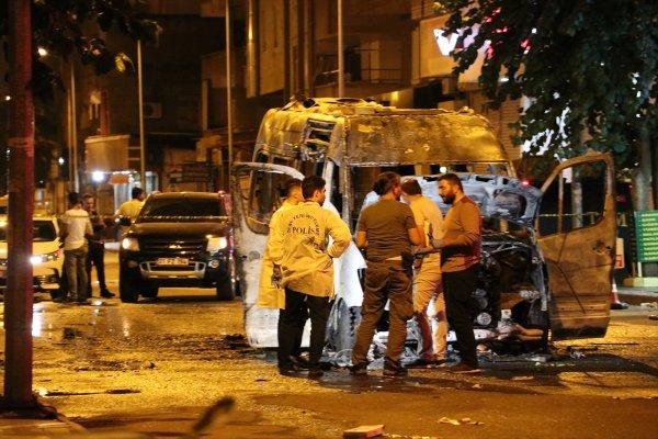 PKK'lıların yaktığı minibüsün şoförü isyan etti