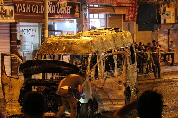 PKK'lıların yaktığı minibüsün şoförü isyan etti