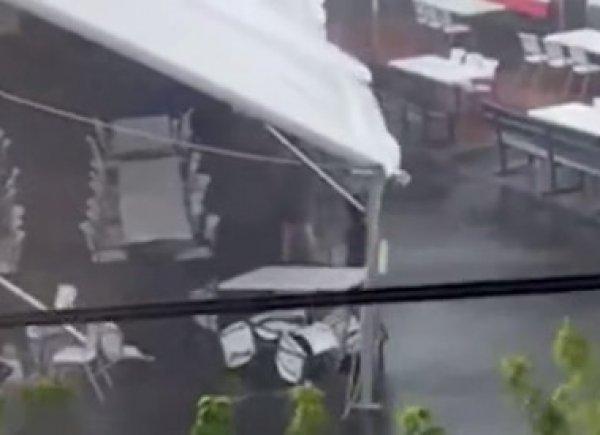 ABD'de fırtınada tenteyle çatıya uçtu