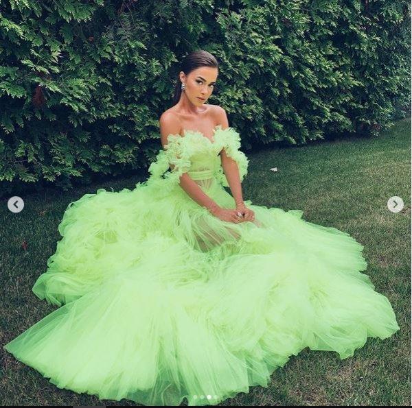 Bensu Soral'ın düğün kıyafeti