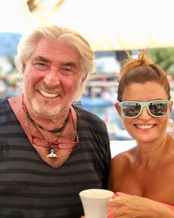 Ece Vahapoğlu plajda fenalaştı