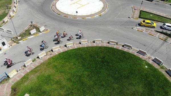 Nikaha bisikletle gidip farkındalık yarattılar