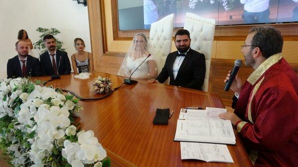 Nikaha bisikletle gidip farkındalık yarattılar