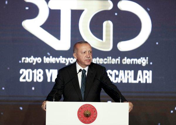Erdoğan: Tüm fikirlerin temsil edildiği bir basın arzu ediyoruz