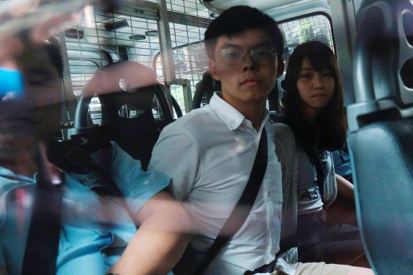 Hong Kong'da protestoculara gözaltılar