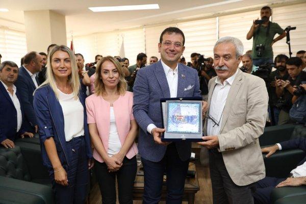 Ekrem İmamoğlu, kayyum atanan başkanlarla görüştü