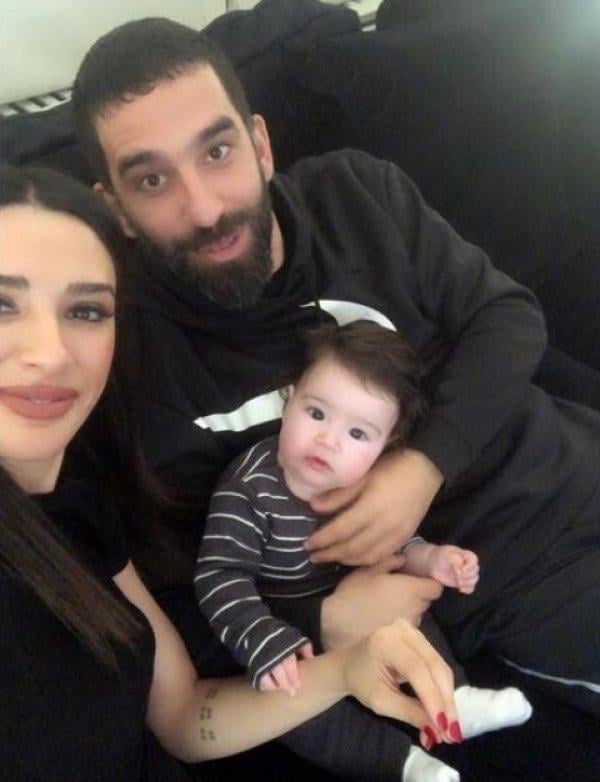 Küçük Hamza babası Arda Turan'la görüntülü konuştu