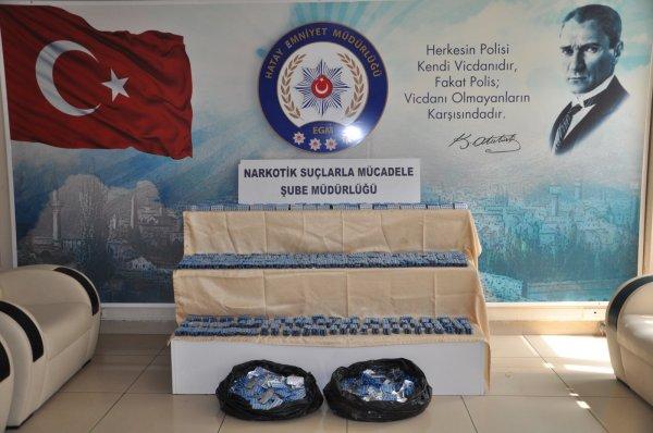 Hatay'da otomobilin içinden 49 bin 730 adet hap çıktı