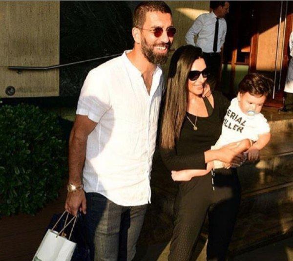 Küçük Hamza babası Arda Turan'la görüntülü konuştu