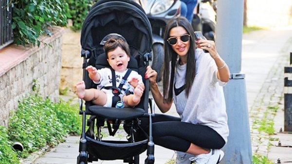 Küçük Hamza babası Arda Turan'la görüntülü konuştu