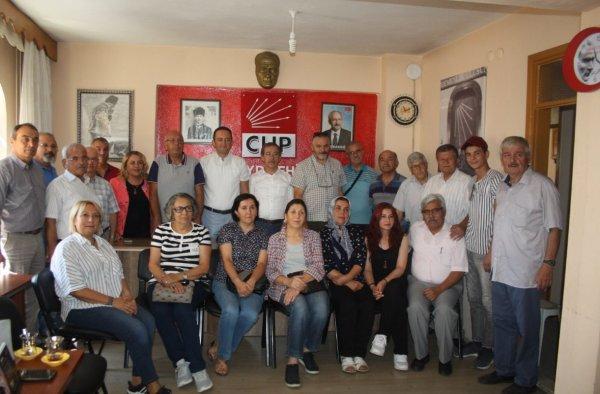 Abdüllatif Şener küçük bir toplulukla miting yaptı