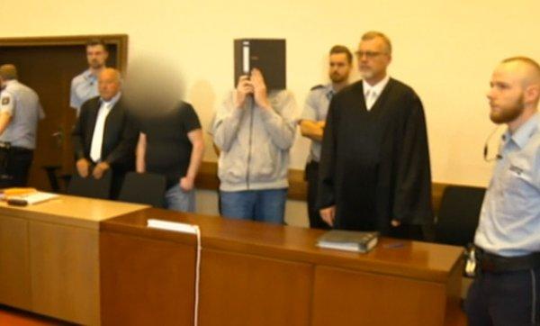 Almanya'da 32 çocuğu taciz eden 2 sapığa hapis cezası