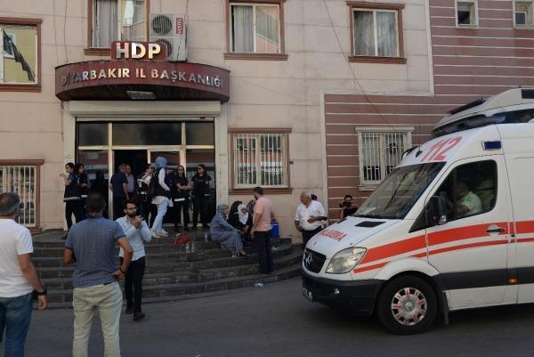 Çocukları için nöbet tutan Diyarbakır annelerine destek