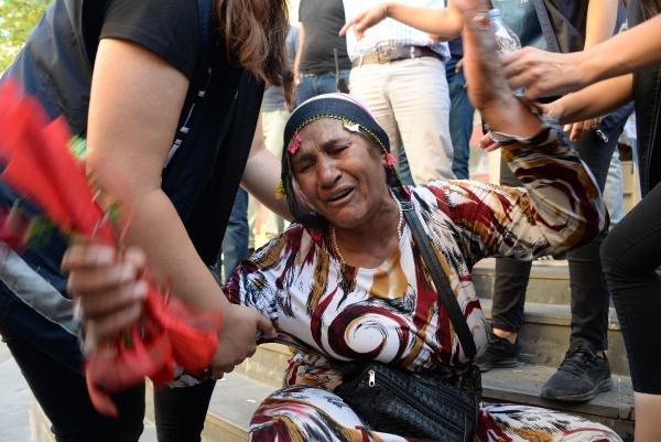 Çocukları için nöbet tutan Diyarbakır annelerine destek