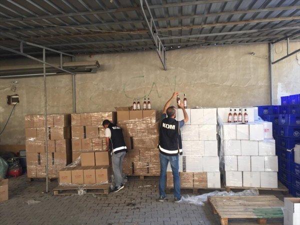 İzmir'de 4 bin 600 şişe sahte içki ele geçirildi