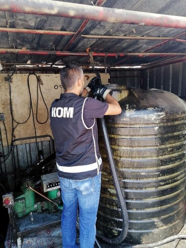 İzmir'de 4 ton kaçak mazot ele geçirildi